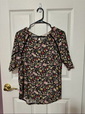 Loft Small NWOT Floral Print Black Short-Sleeve Women's Top